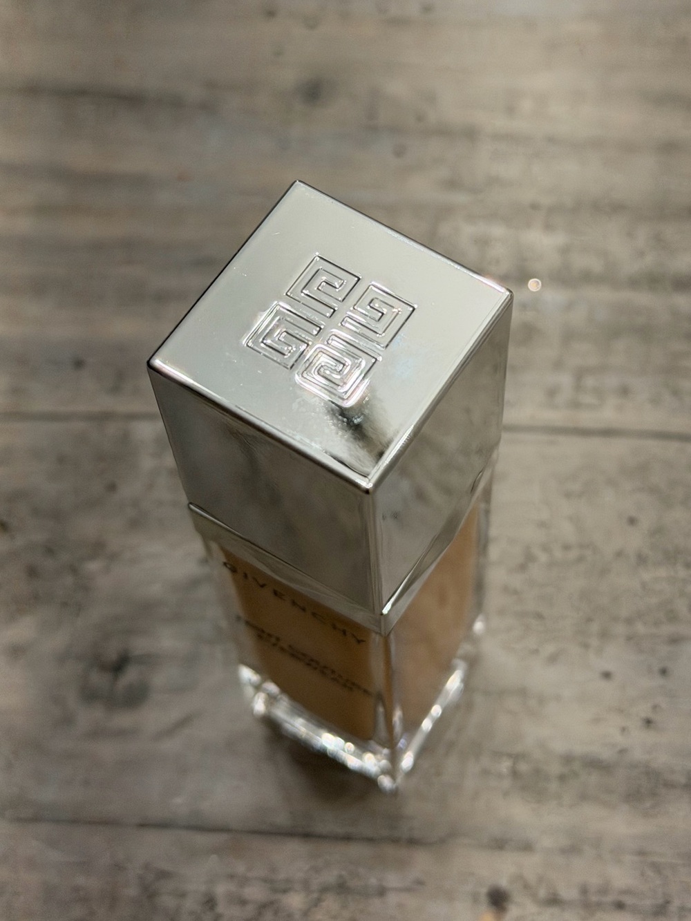 Givenchy Teint Couture Everwear Liquid Foundation - Satin Finish - Picture 5 of 6